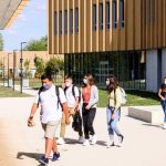 découvrez le lycée à énergie positive en hérault, un établissement innovant engagés dans le développement durable. offrant une éducation de qualité dans un cadre respectueux de l'environnement, ce lycée allie apprentissage et écologie pour former les citoyens responsables de demain.