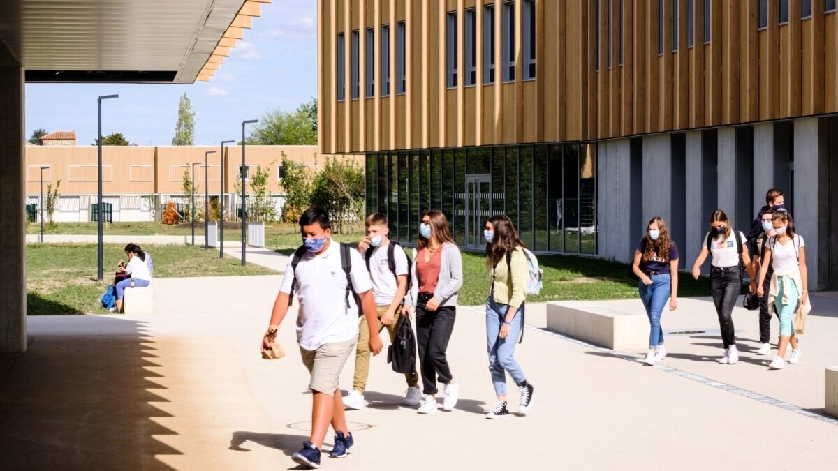 découvrez le lycée à énergie positive en hérault, un établissement innovant engagés dans le développement durable. offrant une éducation de qualité dans un cadre respectueux de l'environnement, ce lycée allie apprentissage et écologie pour former les citoyens responsables de demain.