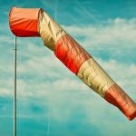 découvrez les prévisions météo pour l'aveyron : vigilance jaune en raison de vents puissants atteignant 100 km/h. restez informé des conditions météorologiques et prenez les précautions nécessaires.