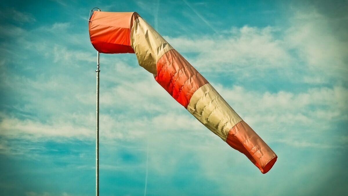 découvrez les prévisions météo pour l'aveyron : vigilance jaune en raison de vents puissants atteignant 100 km/h. restez informé des conditions météorologiques et prenez les précautions nécessaires.