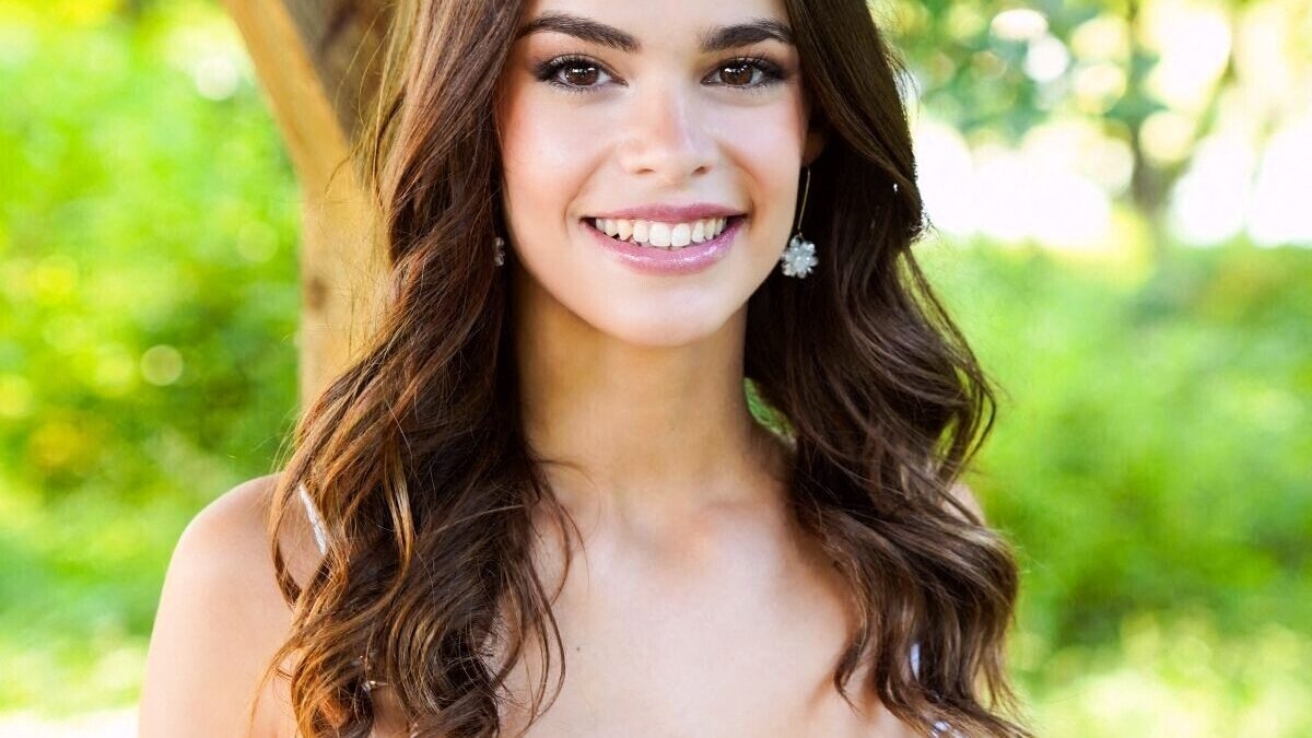 découvrez les 12 candidates en lice pour le titre de miss aveyron 2025 ! plongez dans l'univers de ce prestigieux concours de beauté et soutenez votre favorite lors des votes. un événement haute en couleurs à ne pas manquer !