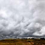 préparez-vous pour un samedi orageux en aveyron ! découvrez les prévisions météorologiques détaillées et les conseils pratiques pour faire face à l'orage dans cette belle région. restez informé et profitez de votre week-end en toute sécurité.