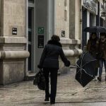 découvrez comment faire preuve de prudence face aux vents forts. informez-vous sur les mesures de sécurité à adopter et les conseils pratiques pour naviguer en toute sécurité lors des intempéries.