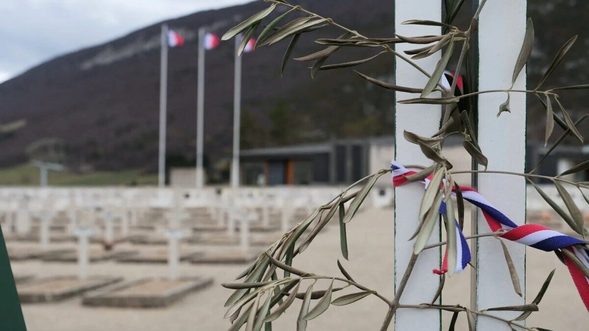 découvrez l'histoire fascinante de la résistance villageoise au cœur des conflits. plongez dans les récits émouvants de courage et de solidarité qui ont marqué les luttes des petites communautés face à l'oppression. un voyage inspirant à travers les mémoires des villages et leurs héros.