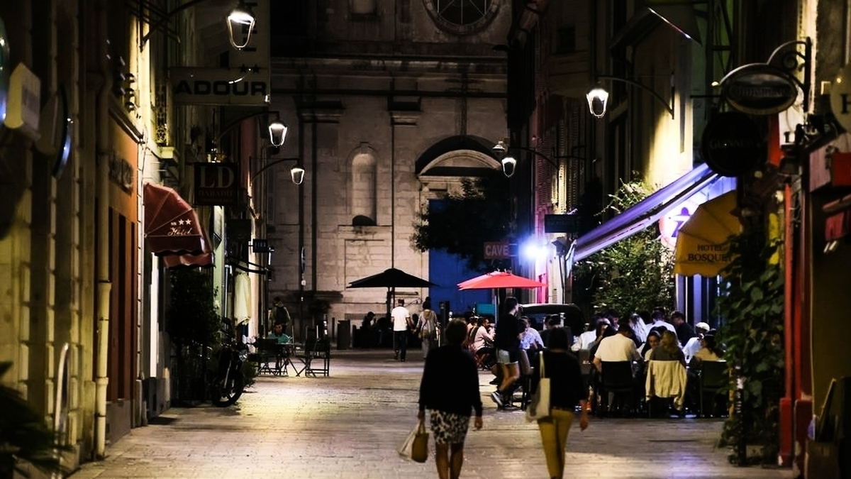 découvrez comment le retour de l'éclairage nocturne transforme vos soirées en moments magiques. profitez d'une ambiance chaleureuse et sécurisante grâce à des solutions d'éclairage adaptées à vos besoins. explorez nos conseils pratiques pour optimiser votre éclairage nocturne et créer un environnement apaisant.