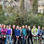 découvrez nos stages d'escalade dans l'hérault, adaptés à tous les niveaux. améliorez vos compétences techniques et profitez de paysages à couper le souffle tout en vivant une expérience sportive inoubliable.