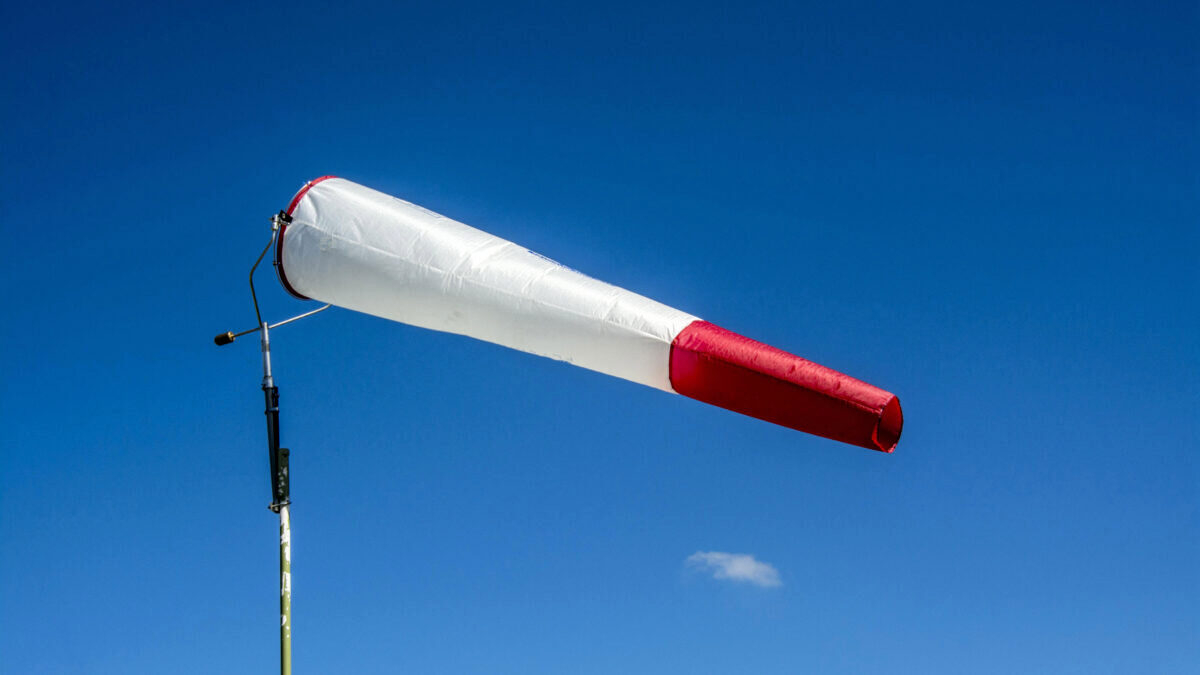 découvrez les conditions météorologiques en aveyron avec des vents atteignant 116 km/h. restez informé sur les impacts de ce phénomène et les conseils pour assurer votre sécurité.