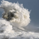 découvrez les prévisions des vents violents dans l'hérault : alertes météo, impacts sur la région et conseils de sécurité pour faire face aux tempêtes.