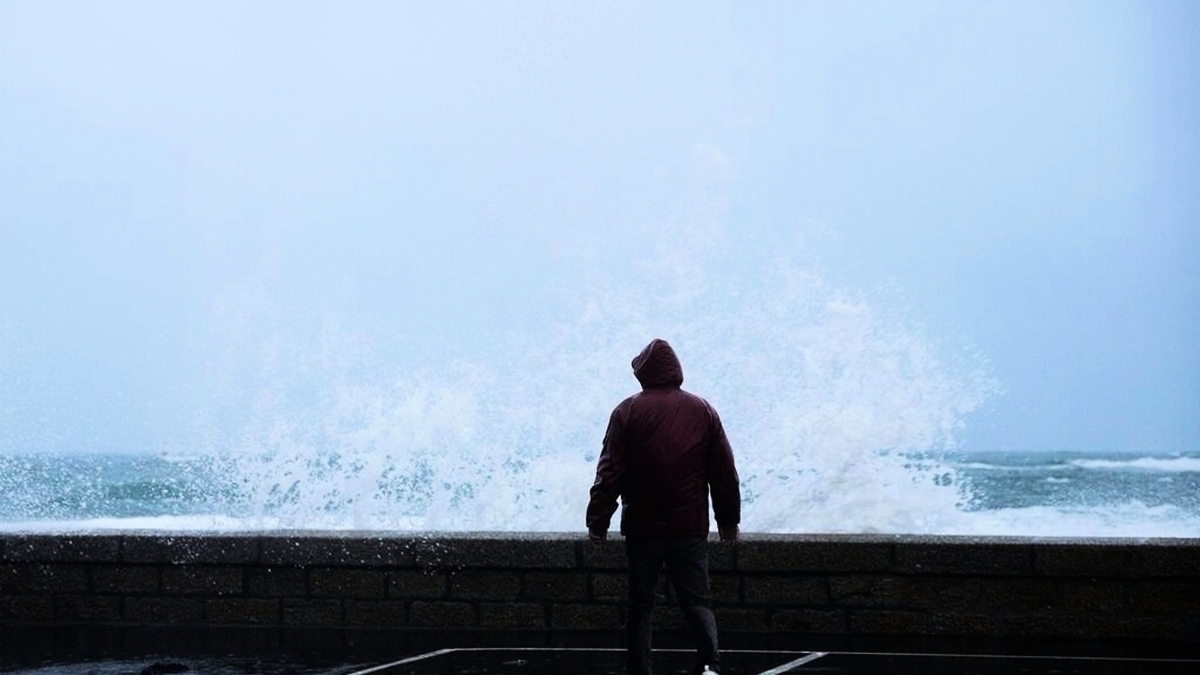 restez informé sur la vigilance orange pour vents violents dans l'hérault. découvrez les conseils de sécurité et les mesures à prendre pour protéger votre famille et vos biens face aux aléas climatiques.
