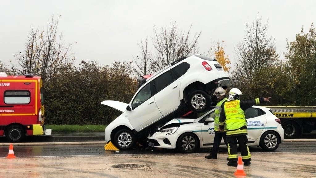 découvrez les causes, les impacts et les conseils de sécurité relatifs aux accidents de voiture. restez informé et protégez-vous sur la route.