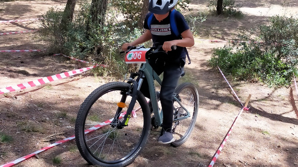 découvrez des aventures inoubliables en vtt dans l'hérault. explorez des paysages variés, des sentiers pittoresques et vivez des sensations fortes au cœur de la nature méditerranéenne.