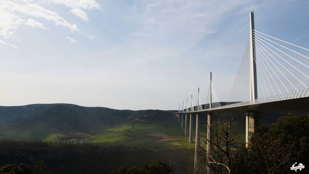 découvrez l'aveyron, une terre où l'architecture impressionnante des viaducs rencontre l'authenticité de l'artisanat local. explorez ses paysages enchanteurs, ses villages pittoresques et ses savoir-faire traditionnels lors d'un voyage inoubliable au cœur de la nature et de la culture.