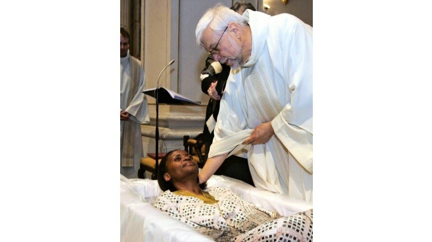 découvrez nos baptêmes pour adultes dans le tarn, spécialement organisés pour pâques. vivez une expérience spirituelle inoubliable dans un cadre unique et enrichissant. réveillez votre foi et célébrez cette période de renouveau avec nous.