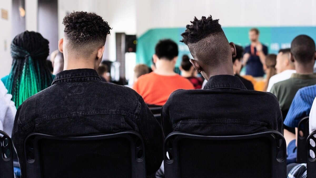 découvrez comment les bénévoles de l'aveyron s'engagent pour soutenir les réfugiés, offrant aide et réconfort tout en promouvant l'intégration et la solidarité. rejoignez-nous pour faire une différence dans la vie de ceux qui en ont besoin.