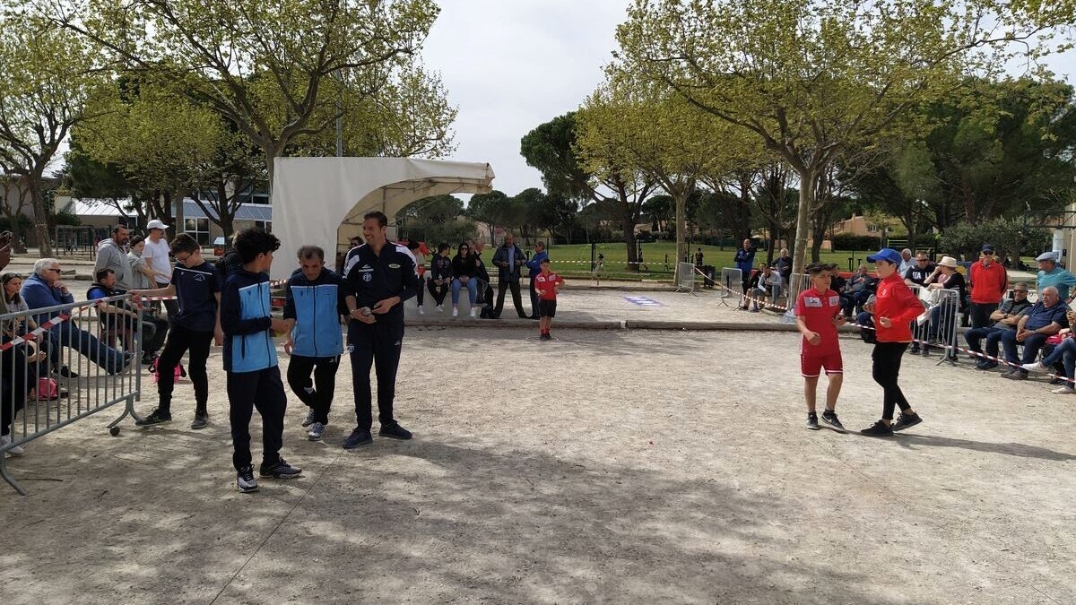 découvrez les champions de pétanque en lozère, une région où la passion du jeu se mêle à l'excellence sportive. suivez les parcours des meilleurs joueurs et plongez dans l'univers de la pétanque locale.