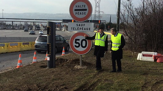 un conducteur imprudent provoque un accident spectaculaire en circulant à contre-sens sur l'a75. découvrez les détails de cet événement alarmant et les conséquences sur le trafic.