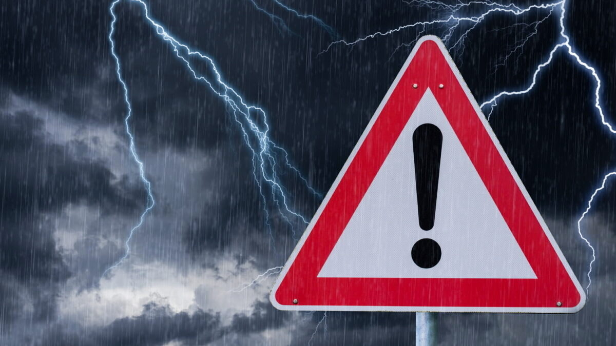 découvrez les prévisions de la météo chaotique pour ce samedi. températures en dents de scie, averses soudaines et vents imprévisibles sont au programme. restez informé pour planifier votre journée en toute sérénité !