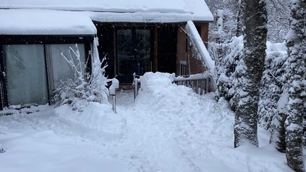 découvrez la magie de la neige en aveyron : paysages enchanteurs, activités hivernales et moments inoubliables au cœur de la nature préservée. évadez-vous pour un séjour plein de charme et de sensations fortes !