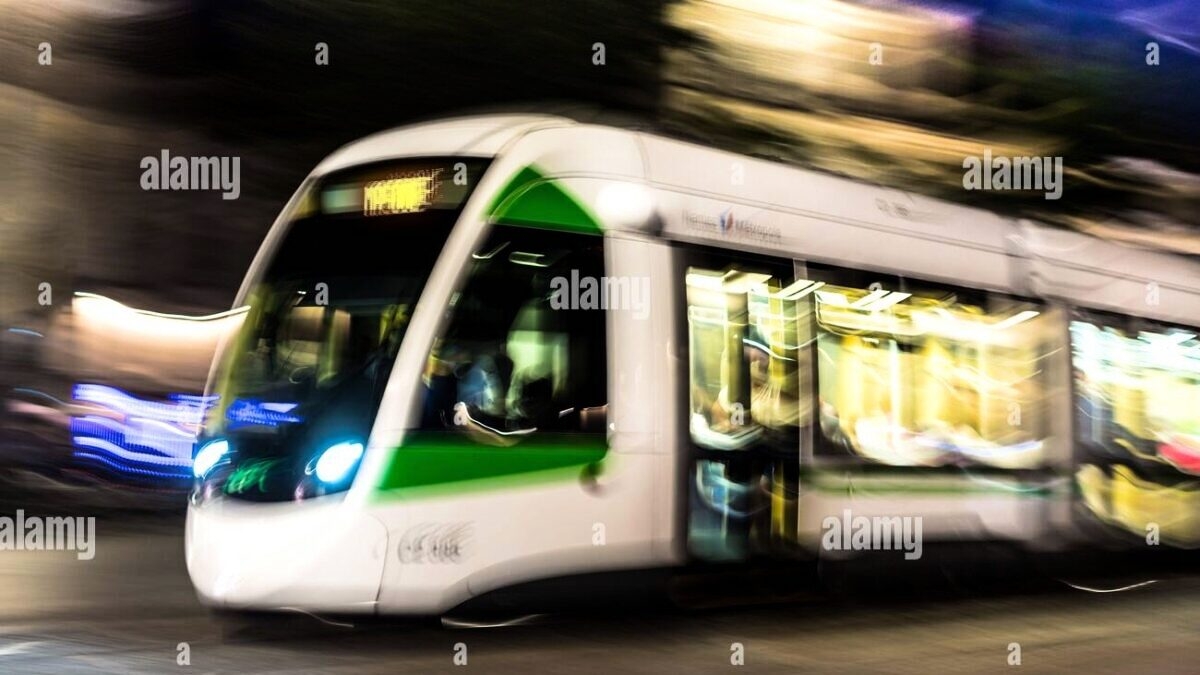 découvrez l'opération nocturne du tramway, une initiative innovante qui améliore la mobilité urbaine après la tombée de la nuit. profitez d'un transport sécurisé et pratique dans votre ville, tout en explorant les services offerts et les horaires adaptés pour vos trajets nocturnes.