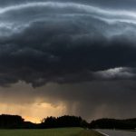 préparez-vous pour des orages dans l'hérault ce dimanche. découvrez les prévisions météo détaillées, les conseils de sécurité et les impacts potentiels sur votre journée. restez informé et en sécurité face aux intempéries.