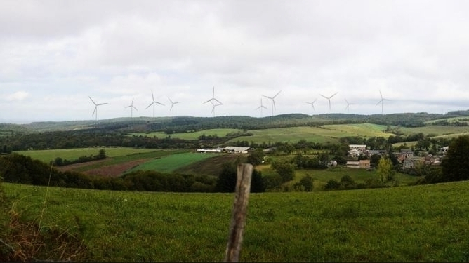 découvrez le parc éolien suspendu de l'hérault, un projet innovant alliant écologie et production d'énergie renouvelable. explorez comment cette initiative contribue à la transition énergétique tout en préservant la beauté du paysage héraultais.