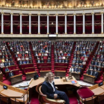 découvrez les enjeux de la parité dans le cadre de la réforme des municipales de 2026. analyse des mesures proposées pour garantir une représentation équitable des femmes et des hommes dans les instances locales.