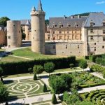 découvrez le patrimoine exceptionnel de l'aveyron, un département riche en histoire et en culture. entre châteaux médiévaux, villages pittoresques et paysages naturels à couper le souffle, plongez au cœur des trésors de cette région authentique et préservée.