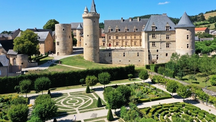 découvrez le patrimoine exceptionnel de l'aveyron, un département riche en histoire et en culture. entre châteaux médiévaux, villages pittoresques et paysages naturels à couper le souffle, plongez au cœur des trésors de cette région authentique et préservée.