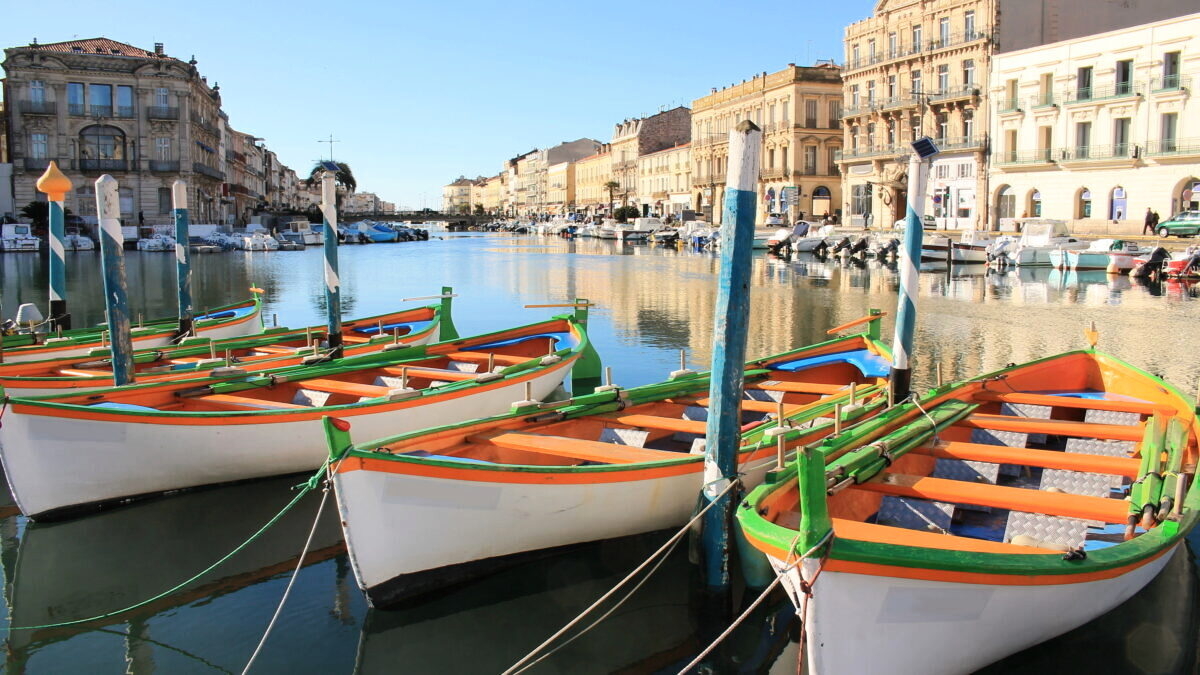 découvrez les meilleurs podcasts qui mettent en lumière la ville de sète. plongez dans des histoires captivantes, des interviews enrichissantes et des explorations culturelles qui révèlent l'âme de cette charmante destination méditerranéenne.