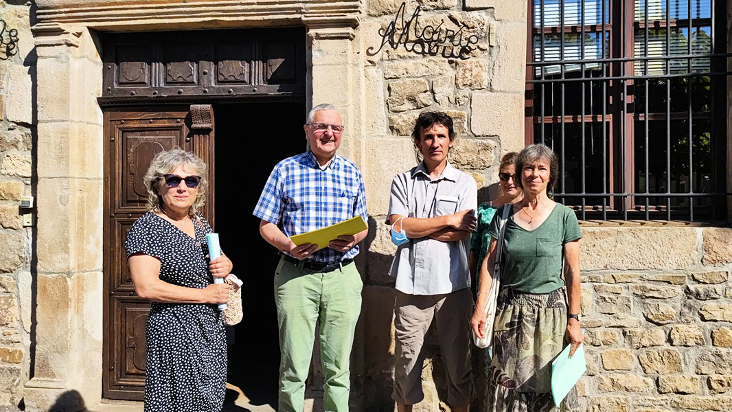 découvrez les coulisses du parc éolien de l'aveyron lors de nos portes ouvertes ! profitez d'une visite guidée informative, apprenez-en davantage sur la production d'énergie renouvelable et engagez-vous pour un avenir durable. rejoignez-nous pour une journée passionnante qui sensibilise à l'importance des énergies vertes.