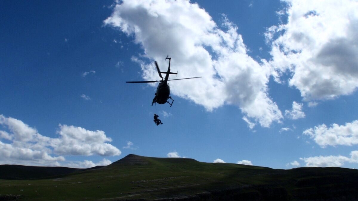 découvrez l'histoire d'un jeune randonneur de 11 ans blessé dans l'hérault : un récit touchant qui met en lumière les défis de la randonnée en famille et l'importance de la sécurité en pleine nature.
