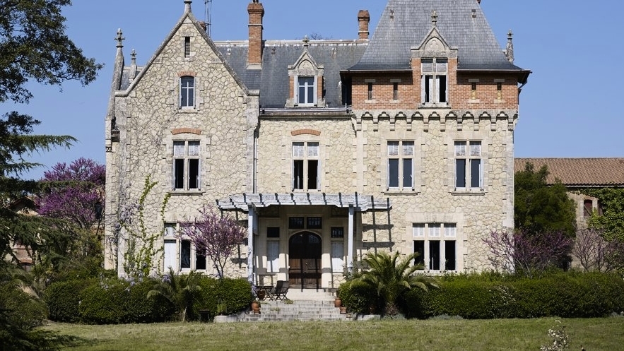 découvrez notre service de rénovation de château à béz, alliant savoir-faire artisanal et techniques modernes pour restaurer majestueusement votre patrimoine historique. transformez votre château en un lieu d'exception.