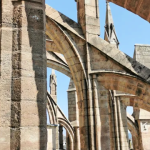 découvrez la restauration du clocher de la cathédrale de rodez, un projet exceptionnel visant à préserver ce monument historique. plongez dans l'histoire, les techniques de rénovation et les enjeux architecturaux de cette œuvre emblématique du patrimoine culturel français.