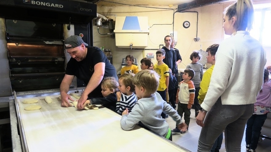 découvrez les secrets du chocolat à rodez : une aventure gourmande au cœur des saveurs et des traditions chocolatées. plongez dans l'univers fascinant des artisans chocolatiers et laissez-vous séduire par des créations uniques et savoureuses.