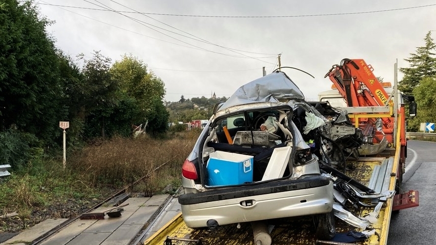 découvrez les superbes paysages de l'aveyron à travers une sortie de route inoubliable. profitez des routes sinueuses, des villages pittoresques et des panoramas à couper le souffle qui font de cette région un véritable joyau de la nature. partez à l'aventure et explorez l'aveyron autrement !