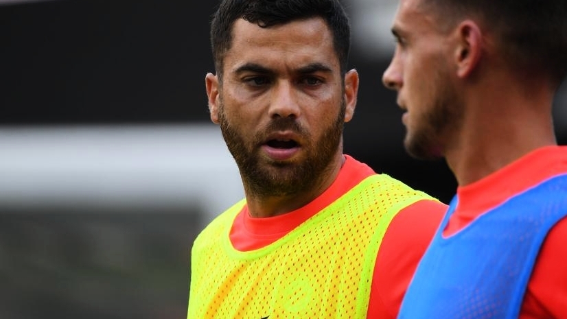 téji savanier, le talentueux milieu de terrain, fait ses adieux à montpellier après une saison riche en émotions. découvrez les raisons de son départ et ce que l'avenir lui réserve dans notre article.