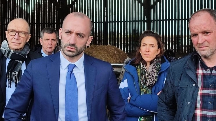 découvrez les moments forts de la visite du préfet, où 6 heures d'échanges ont permis d'aborder des sujets essentiels pour notre région. une occasion unique de dialoguer sur les enjeux locaux et d'impulser des actions concrètes.