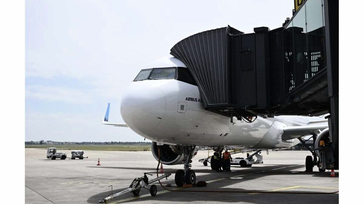 découvrez l'excitation d'un vol secret vers l'europe. évadez-vous vers des destinations mystiques, explorez des paysages enchanteurs et vivez des aventures inoubliables. réservez votre escapade secrète dès aujourd'hui !