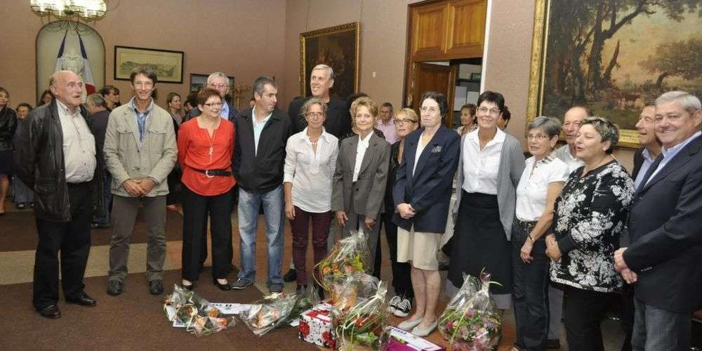 découvrez comment les agents ont été honorés pour leur engagement et leurs réalisations exceptionnelles lors de cette cérémonie officielle.