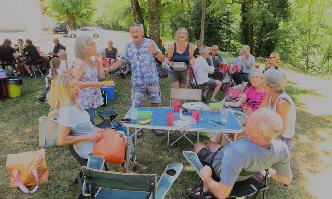 découvrez les clefs de curemonte : histoire, patrimoine et secrets de ce charmant village classé parmi les plus beaux de france. laissez-vous séduire par ses ruelles et son ambiance authentique.