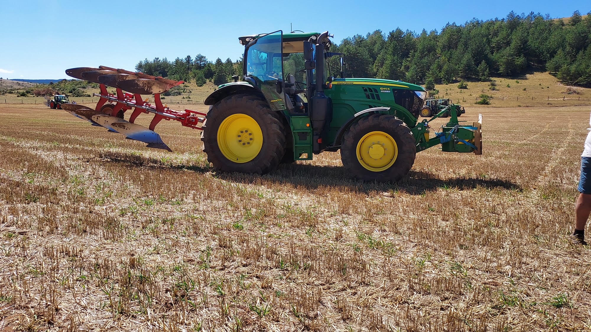 découvrez la culture itinérante en lozère : spectacles, ateliers et événements culturels qui parcourent villages et paysages pour partager l’art et la convivialité au cœur de la région.