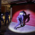 un homme à lyon a été condamné à 2 ans de prison pour avoir proféré des menaces contre des policiers. découvrez les détails de cette affaire judiciaire et ses conséquences.