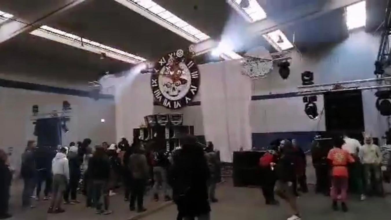 découvrez tout sur les rave parties clandestines : organisation secrète, ambiance électrisante, risques et législation. plongez dans l'univers underground de ces événements musicaux interdits.