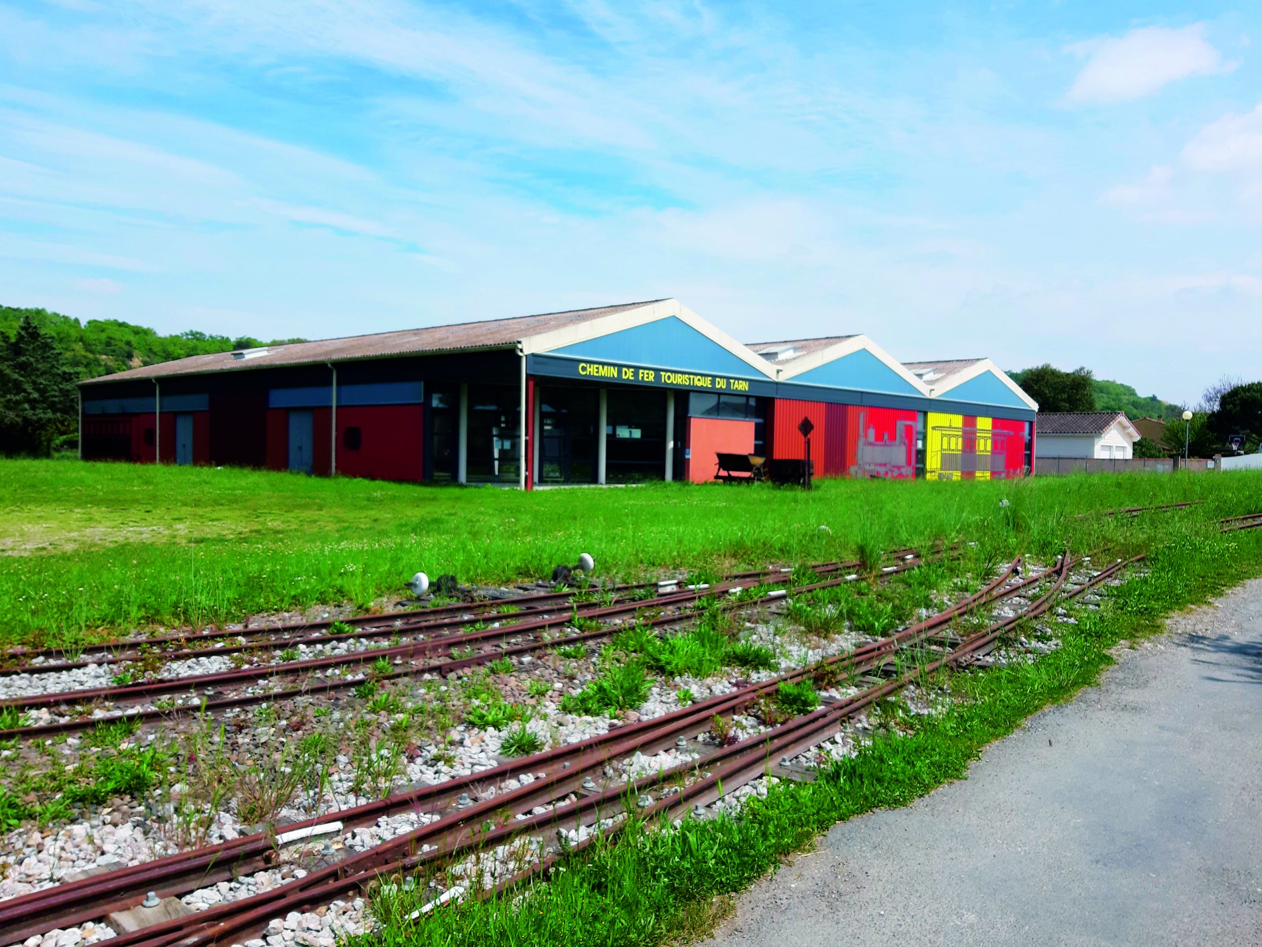 découvrez les horaires, tarifs et informations pratiques pour le retour du train touristique dans le tarn. profitez d'une balade unique à travers les paysages pittoresques de la région !