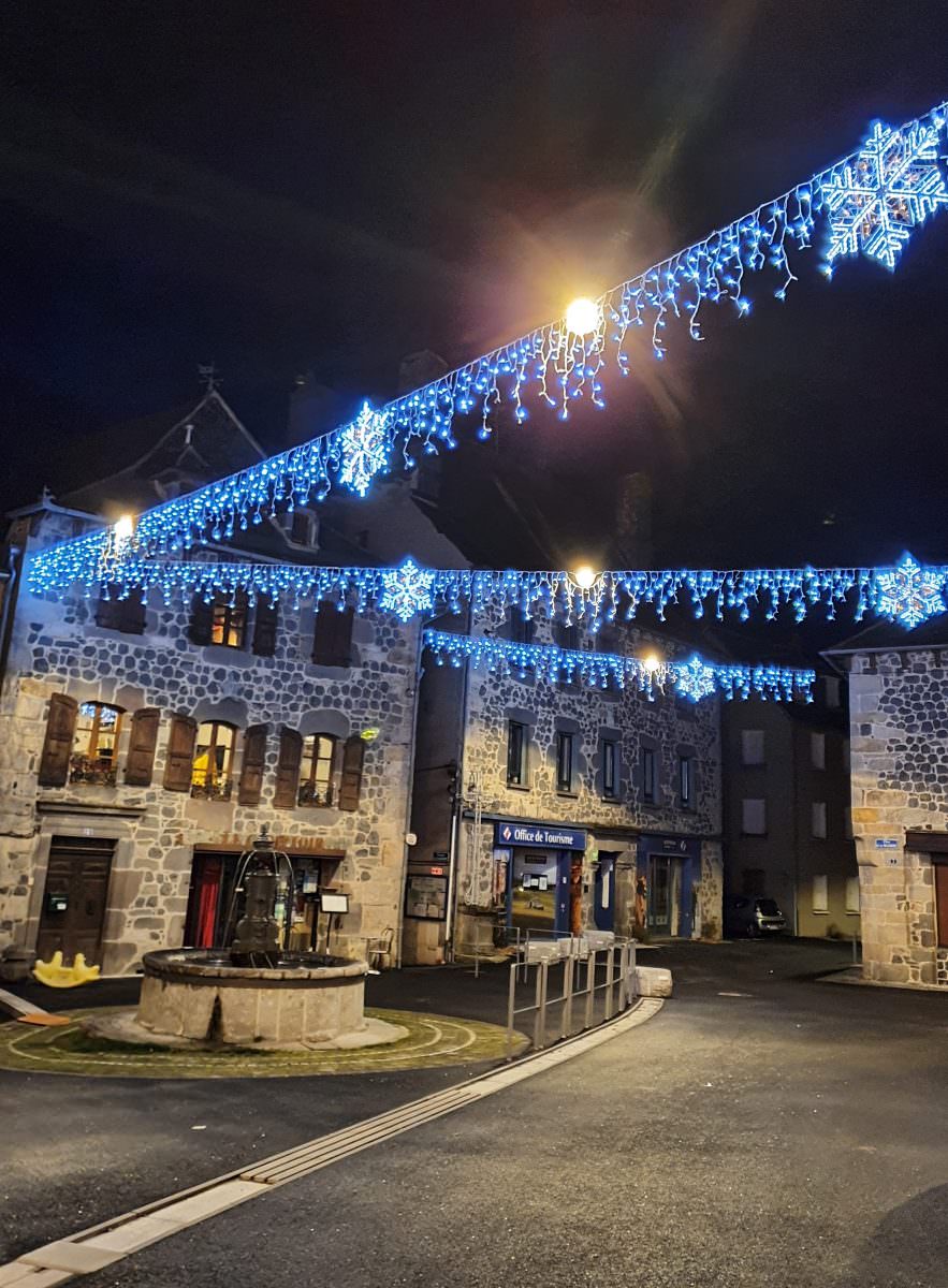 découvrez les initiatives et projets innovants de revitalisation du centre-ville en aveyron : dynamisation économique, amélioration de la qualité de vie et attractivité renforcée pour habitants et visiteurs.