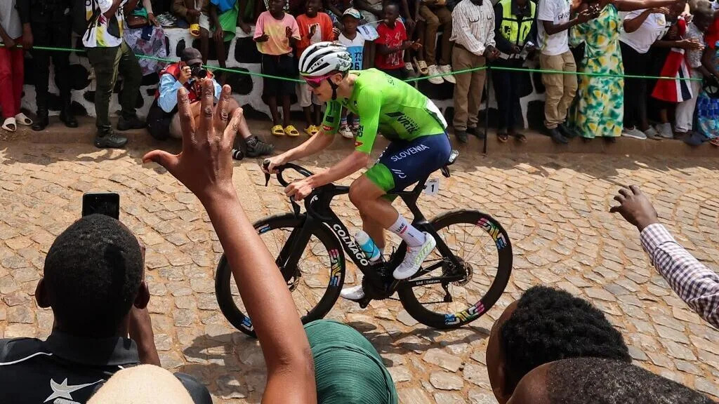 découvrez la route du col de la croix boudet, un itinéraire emblématique pour les cyclistes, offrant des paysages magnifiques et un défi sportif au cœur de la nature.