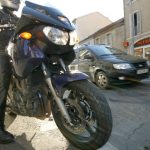 un grave accident entre une moto et une voiture s'est produit en aveyron. un adolescent de 16 ans a été grièvement blessé lors de la collision. les secours sont rapidement intervenus sur les lieux.