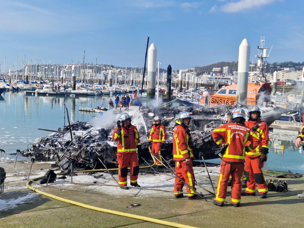 suivez les dernières informations sur l'incendie au port de palavas : actualités, bilan des dégâts, interventions des pompiers et impact sur la région. restez informé en temps réel.