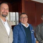 découvrez comment les habitants et les autorités d'aveyron réagissent face à la pénurie de médecins, les solutions mises en place et les initiatives locales pour améliorer l'accès aux soins.