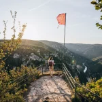 partez à la découverte de la lozère : paysages naturels, villages authentiques et activités en plein air. préparez votre voyage en lozère et vivez une expérience inoubliable au cœur de l’occitanie.